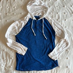 Hooded long sleeve shirt